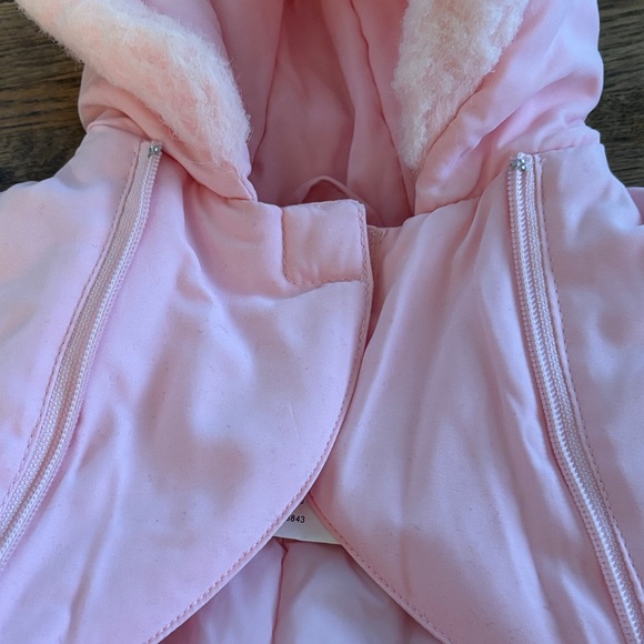 La Petite Rothschild Size 18 M Adorable Pink Snowsuit with Mittens and Booties - Picture 11 of 13